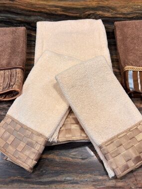 Neutral Beige Bathroom Towel Set with Woven Trim
